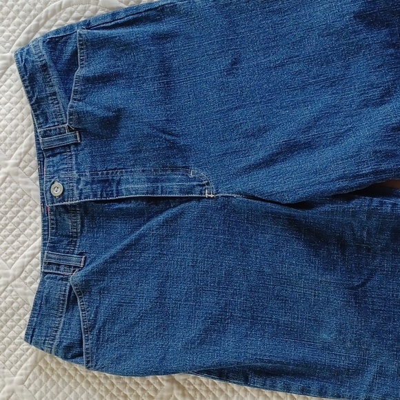 Gloria Vanderbilt High Waisted Stretch Capri Jeans - Picture 3 of 12